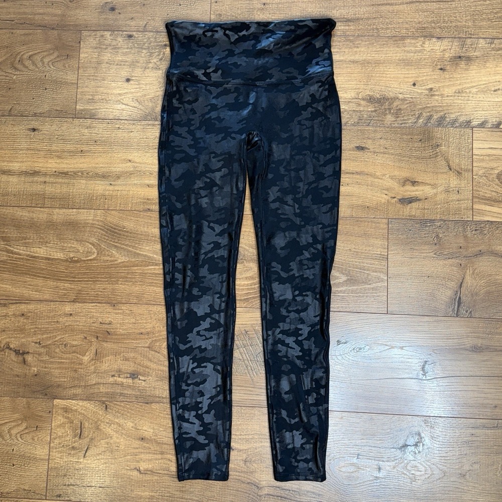 Spanx Faux Leather Matte Black Camo Leggings 20185R Women's Sz Large L Legging